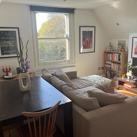 2 Bedroom Top Floor Flat, West Dulwich Free Street Parking Лондон Екстер'єр фото