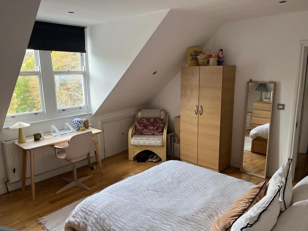 2 Bedroom Top Floor Flat, West Dulwich Free Street Parking Лондон Екстер'єр фото